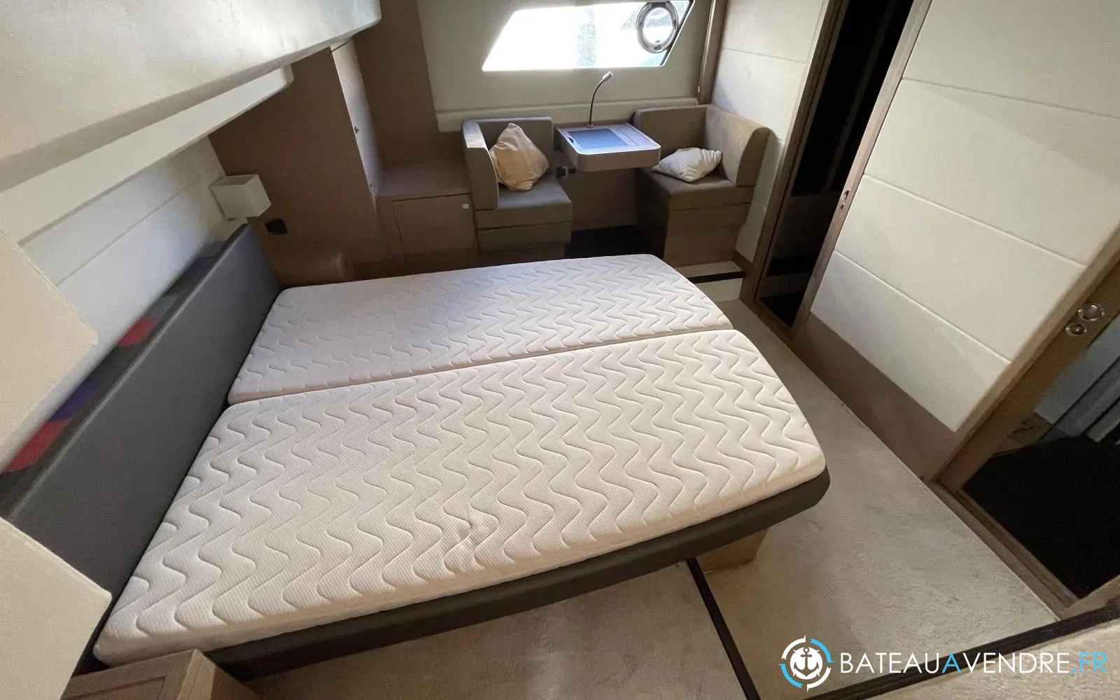 slider 19 Prestige Yachts 560 Fly