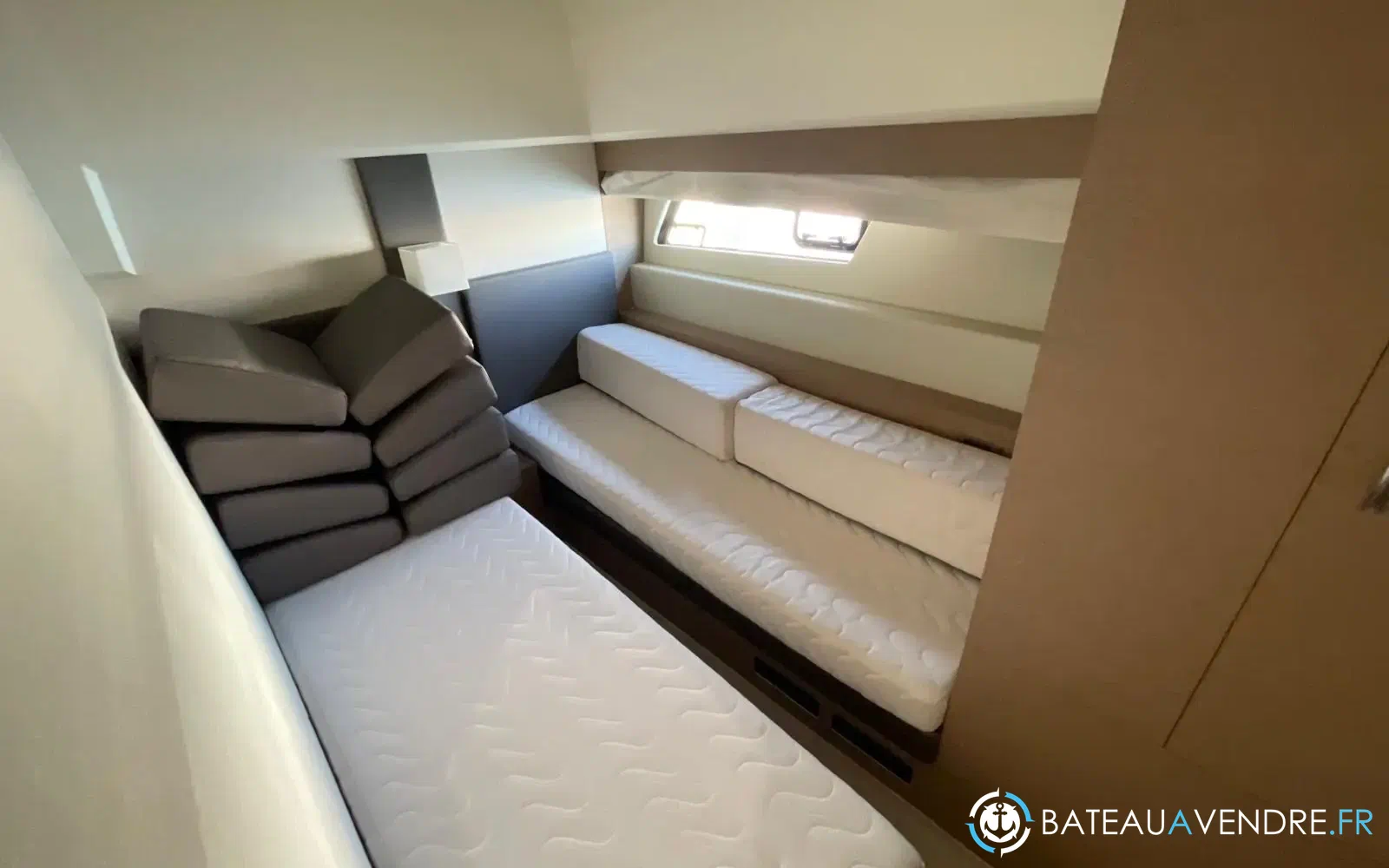 slider 20 Prestige Yachts 560 Fly