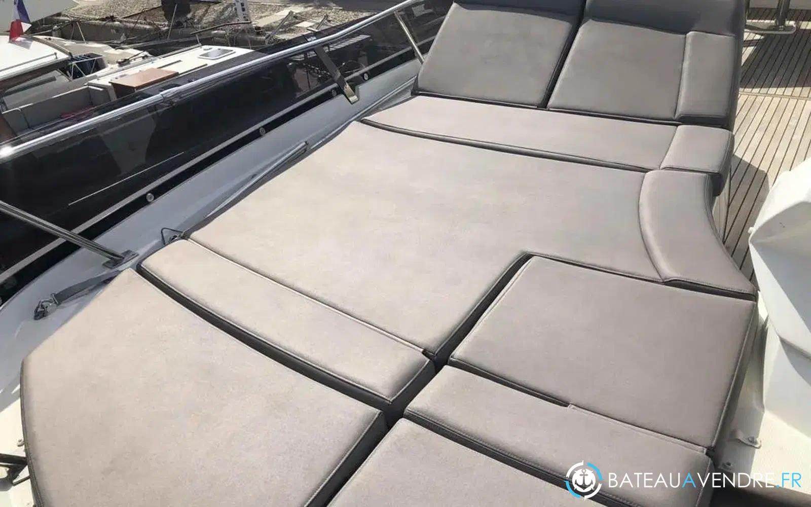 slider 4 Prestige Yachts 560 Fly