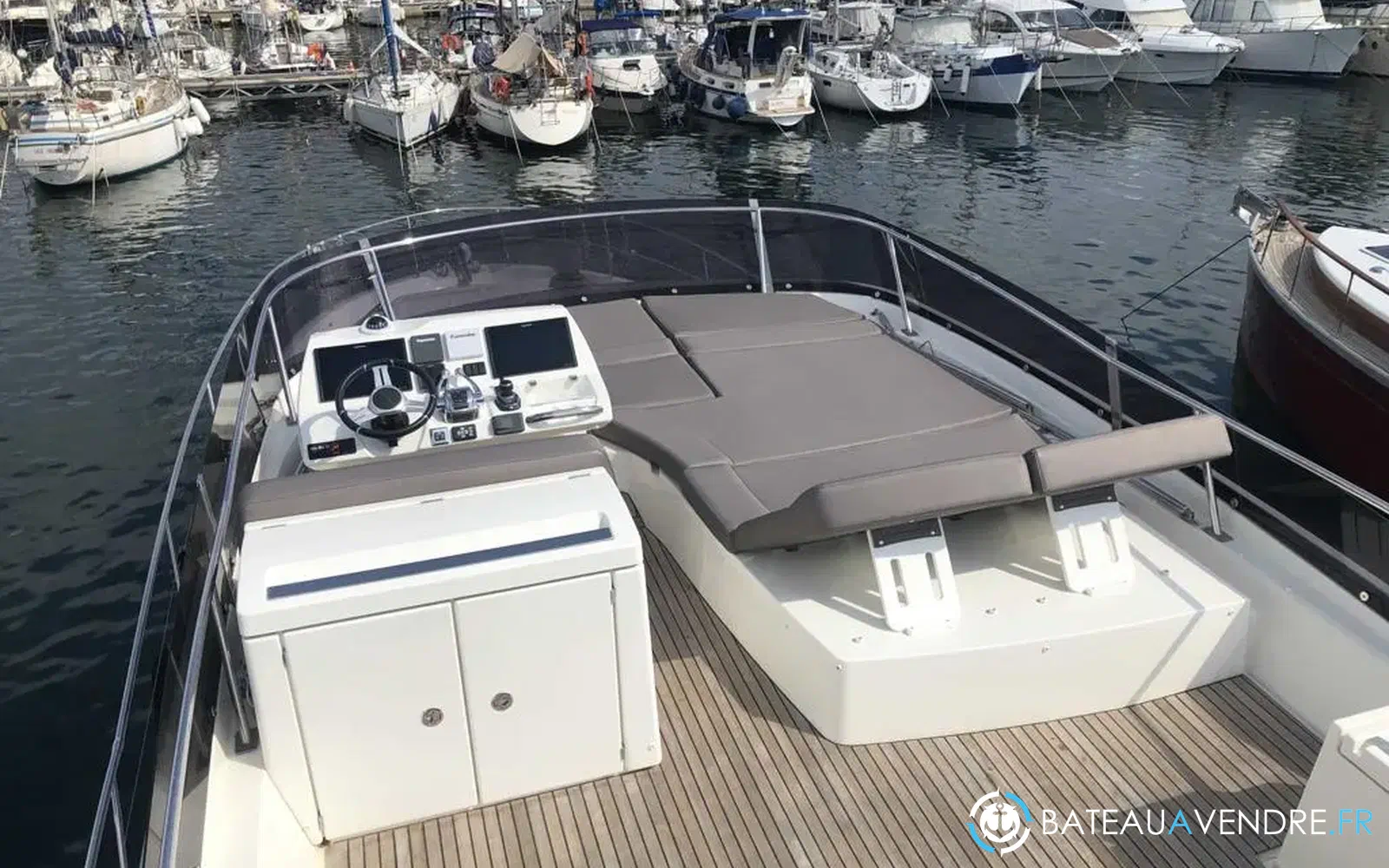 slider 5 Prestige Yachts 560 Fly