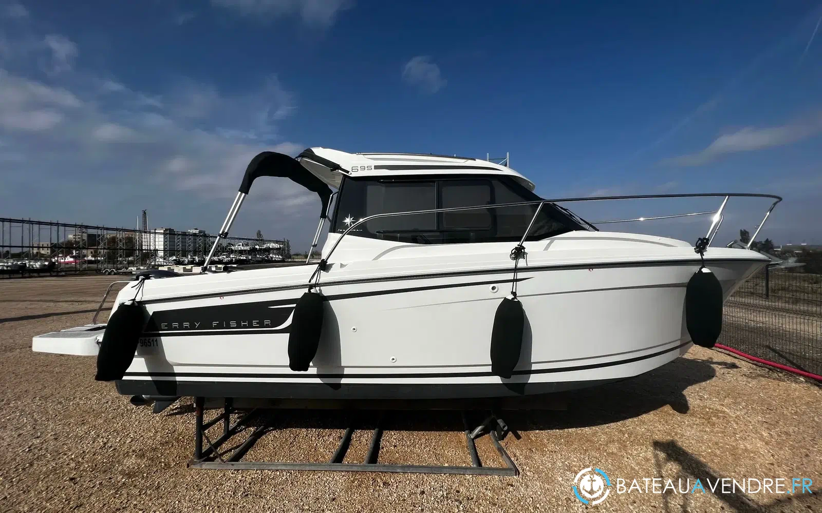 slider 0 Jeanneau Merry Fisher 695
