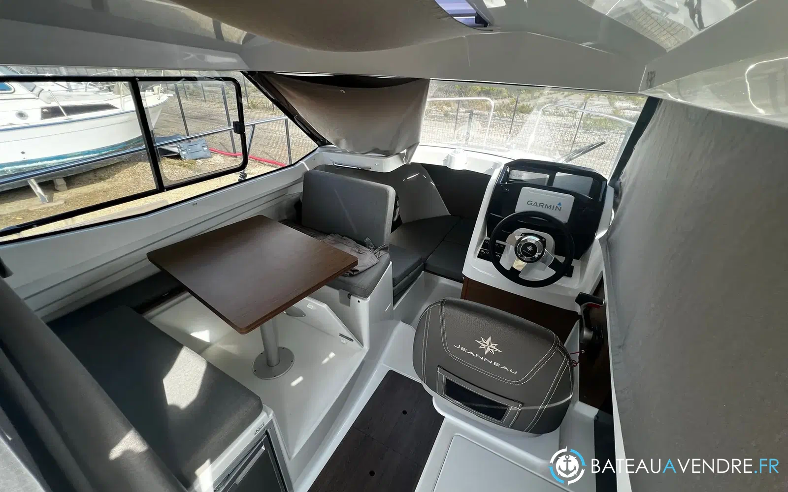 slider 12 Jeanneau Merry Fisher 695