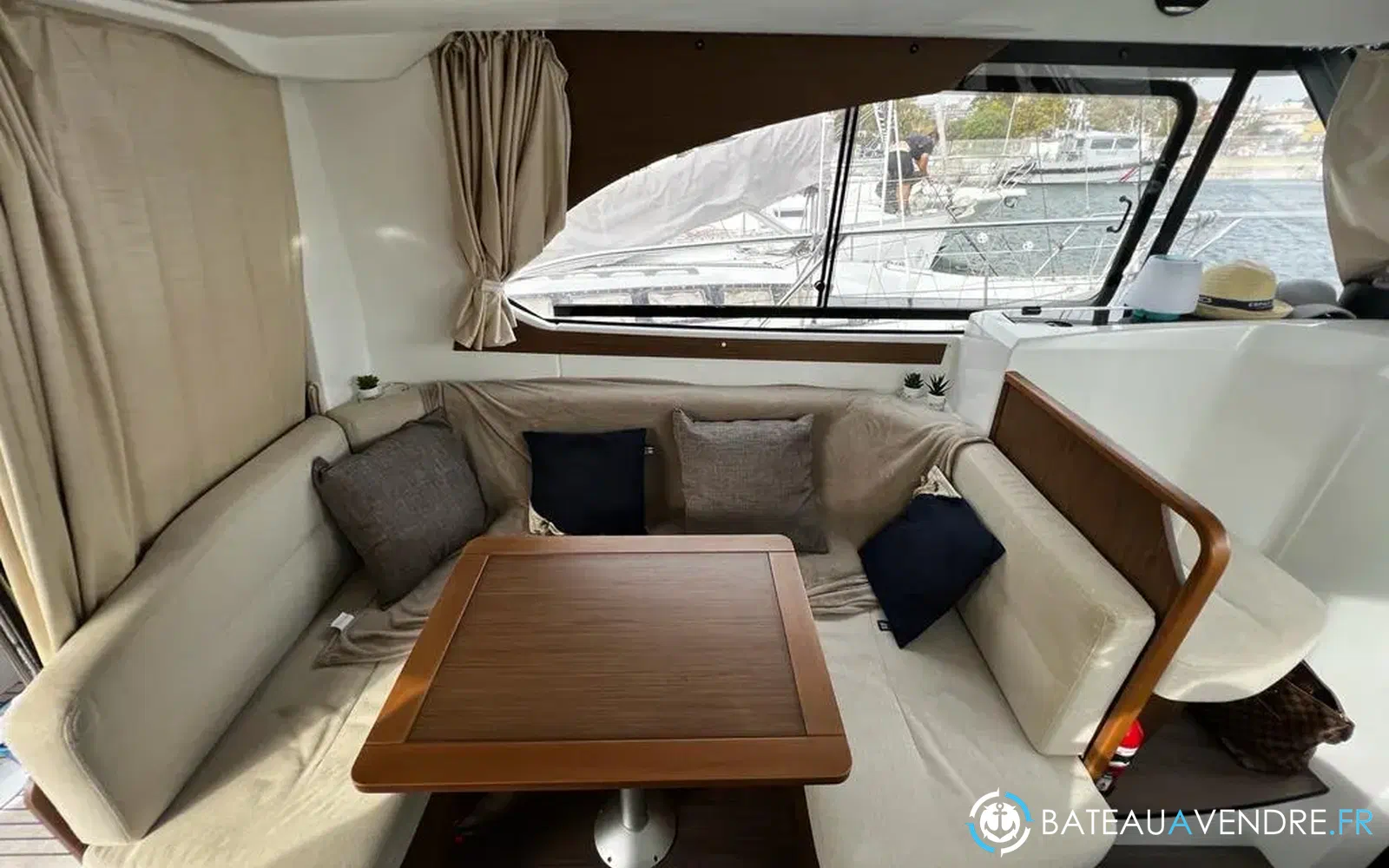 slider 17 Beneteau Antares 30 Fly
