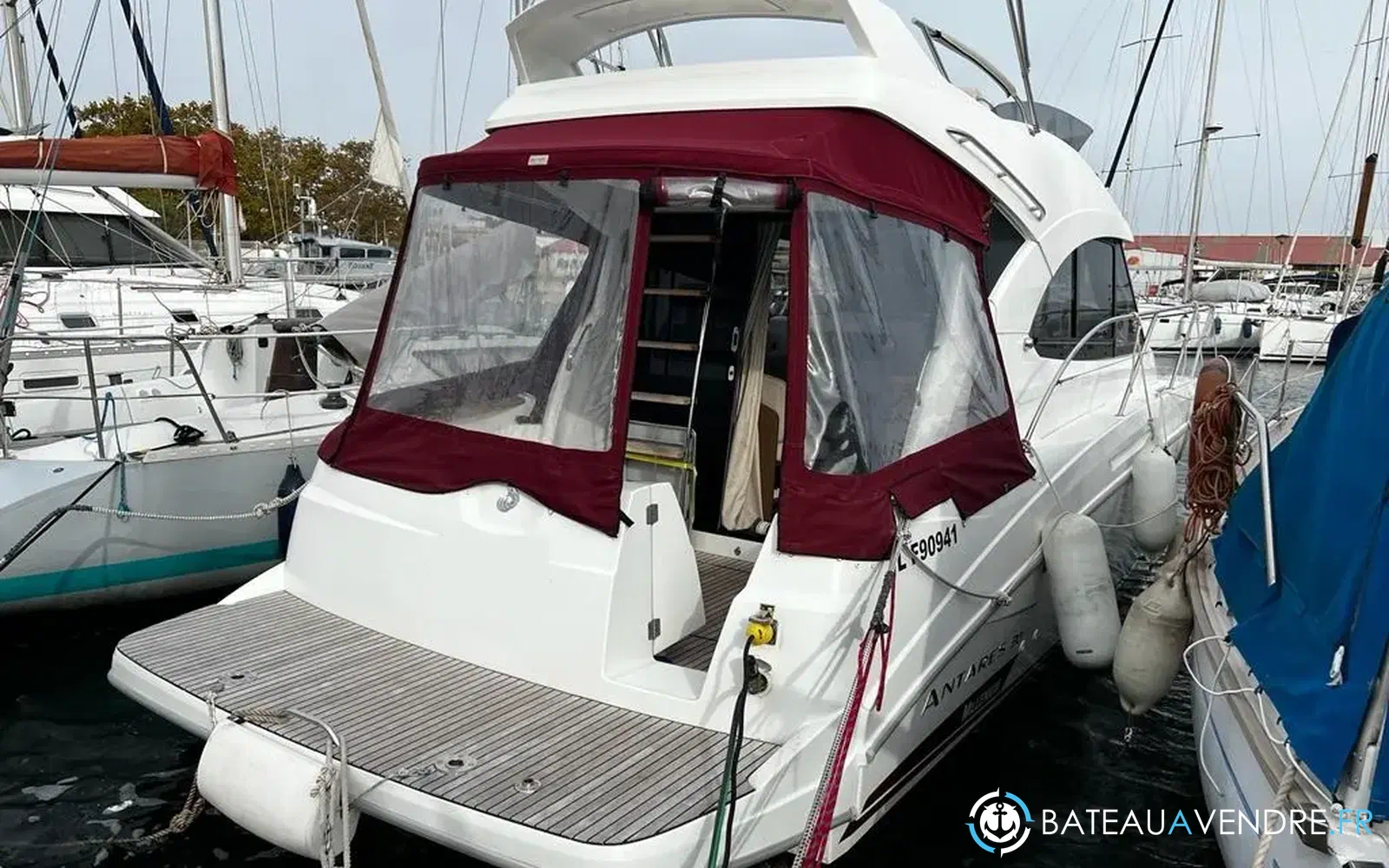 slider 1 Beneteau Antares 30 Fly