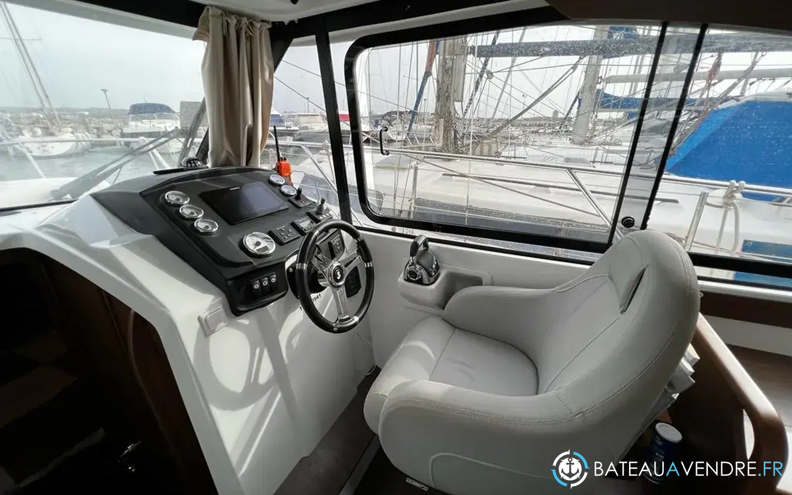 slider 23 Beneteau Antares 30 Fly