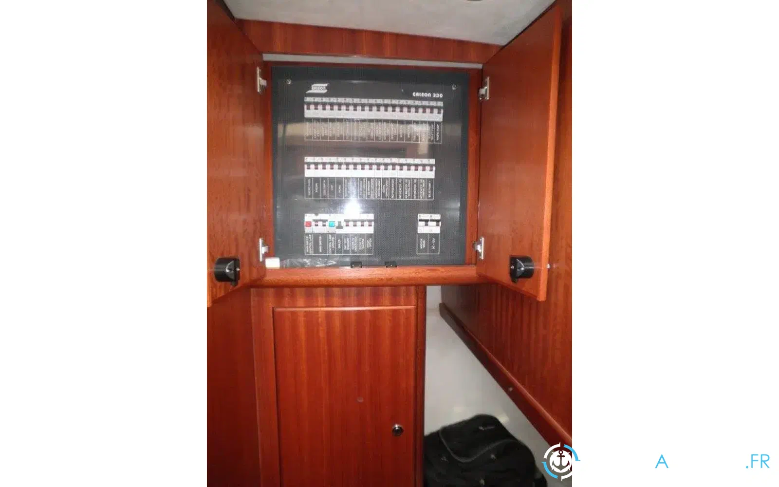 slider 12 Galeon 330 Fly