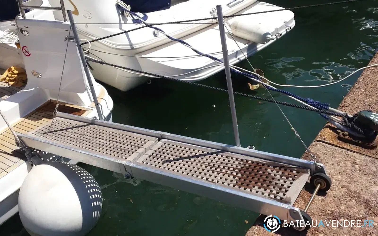 slider 14 Galeon 330 Fly