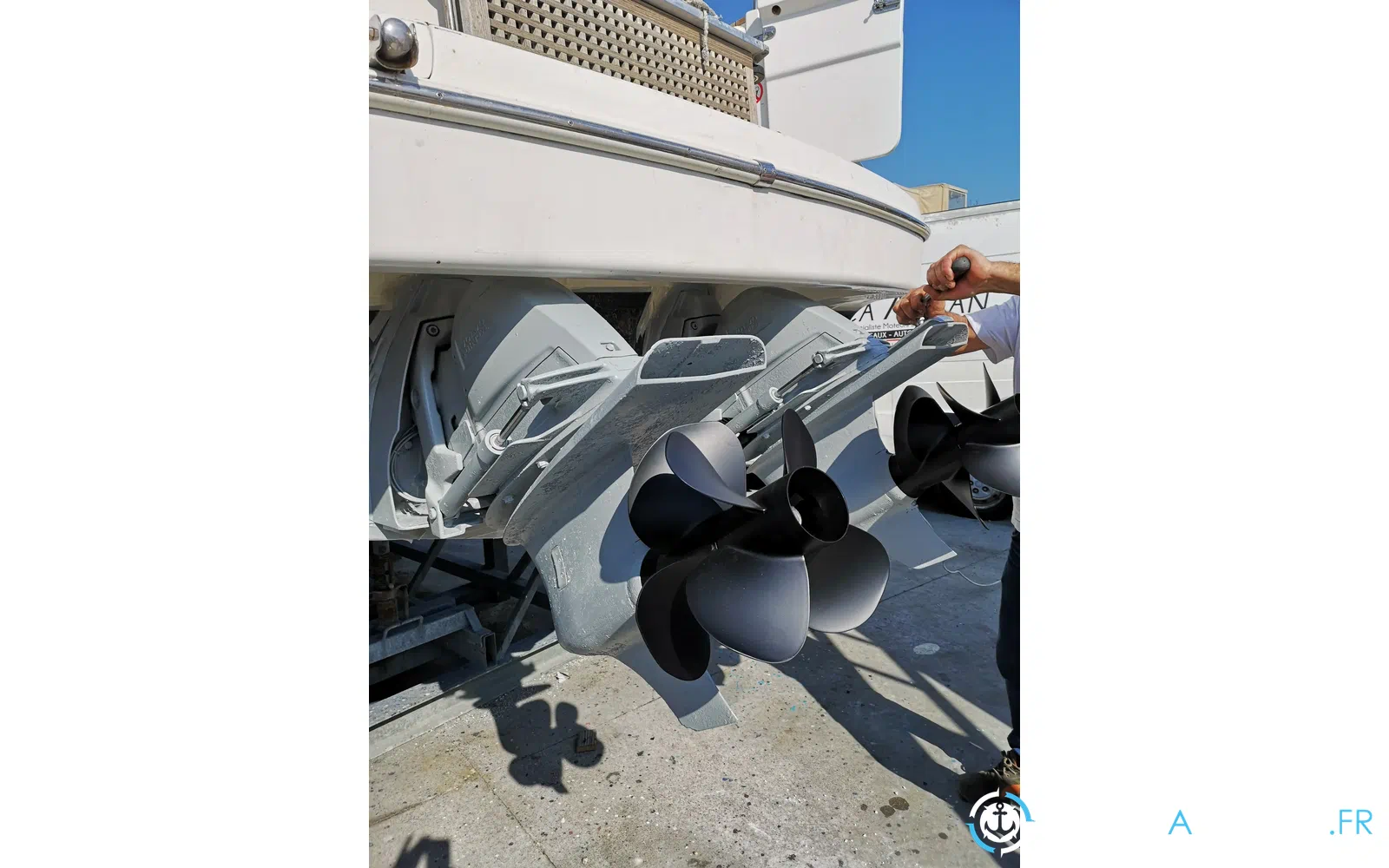 slider 15 Galeon 330 Fly