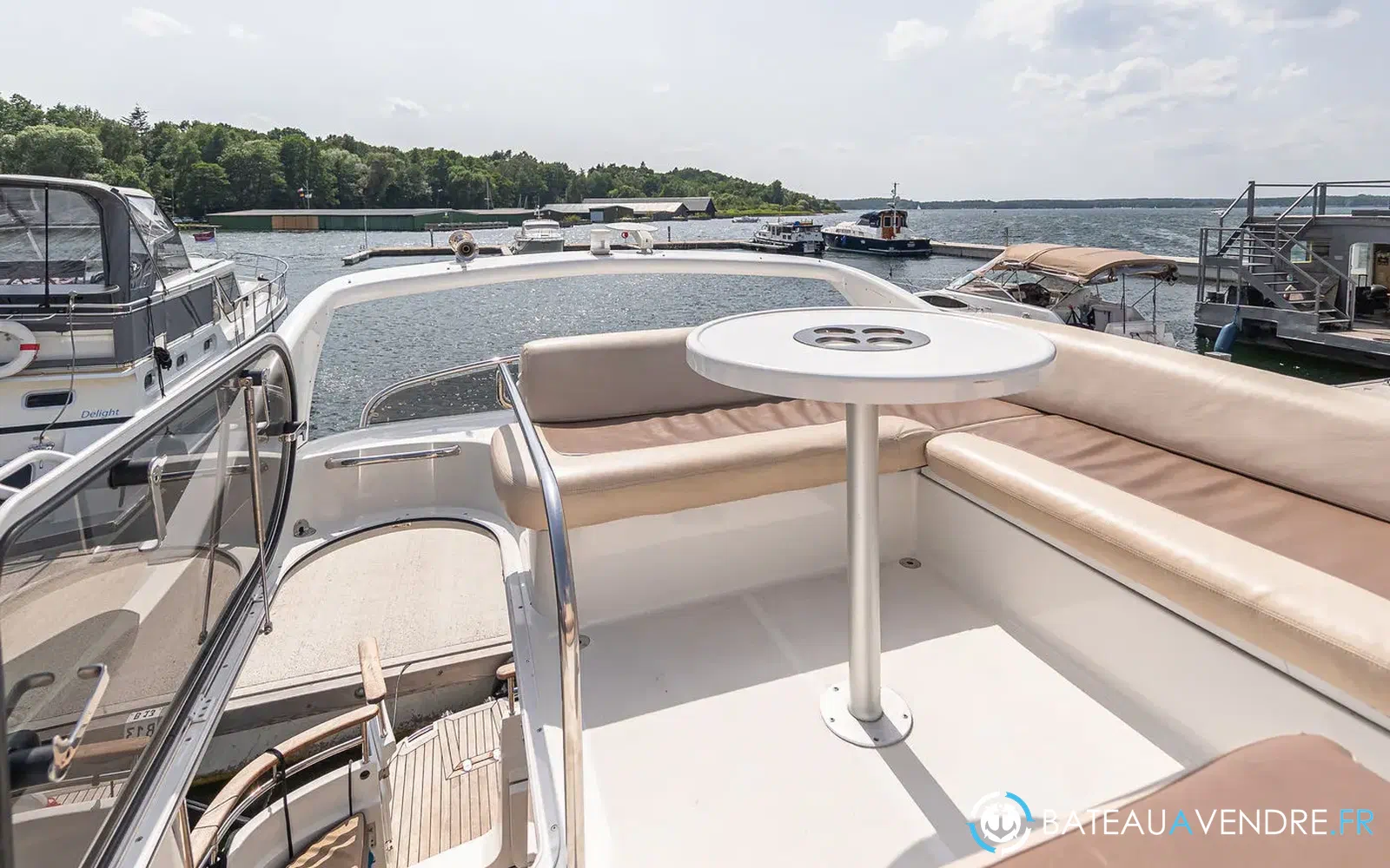 slider 6 Galeon 330 Fly