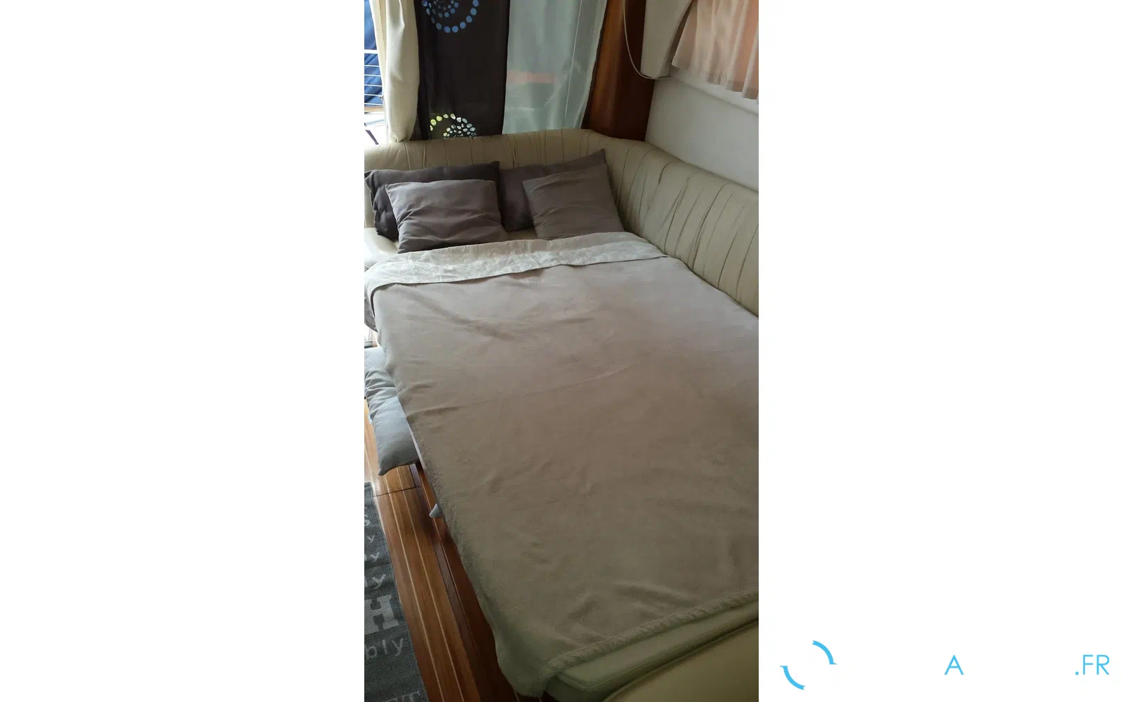 slider 8 Galeon 330 Fly
