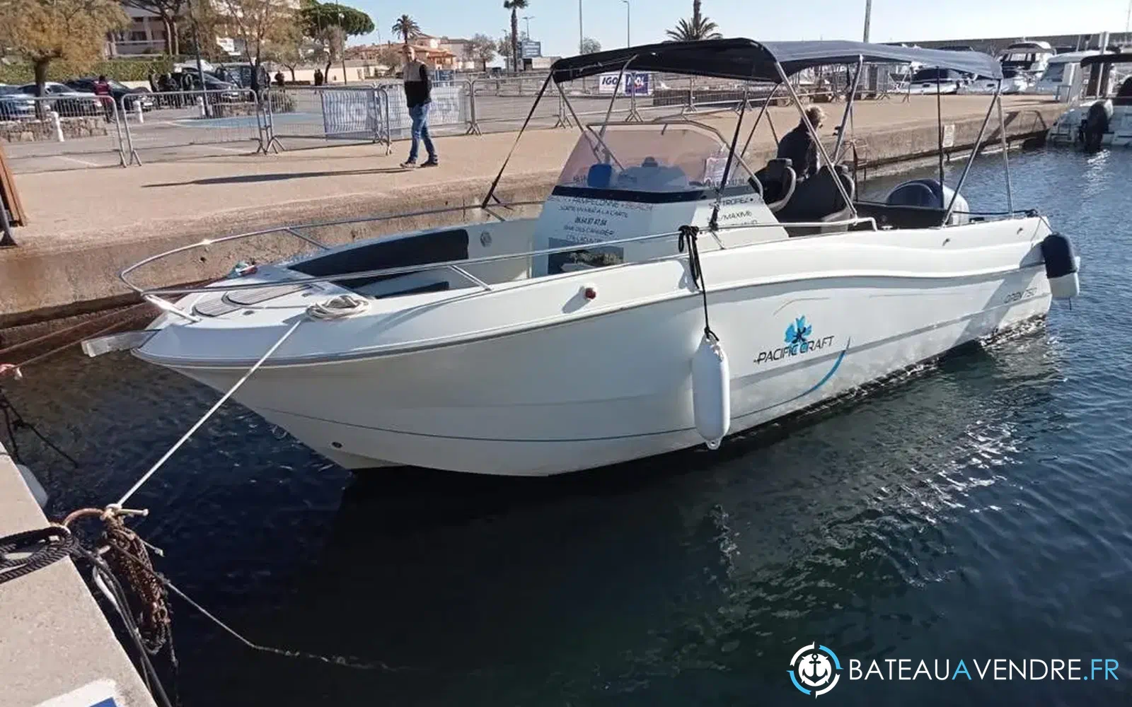 slider 0 Pacific Craft 750 Open