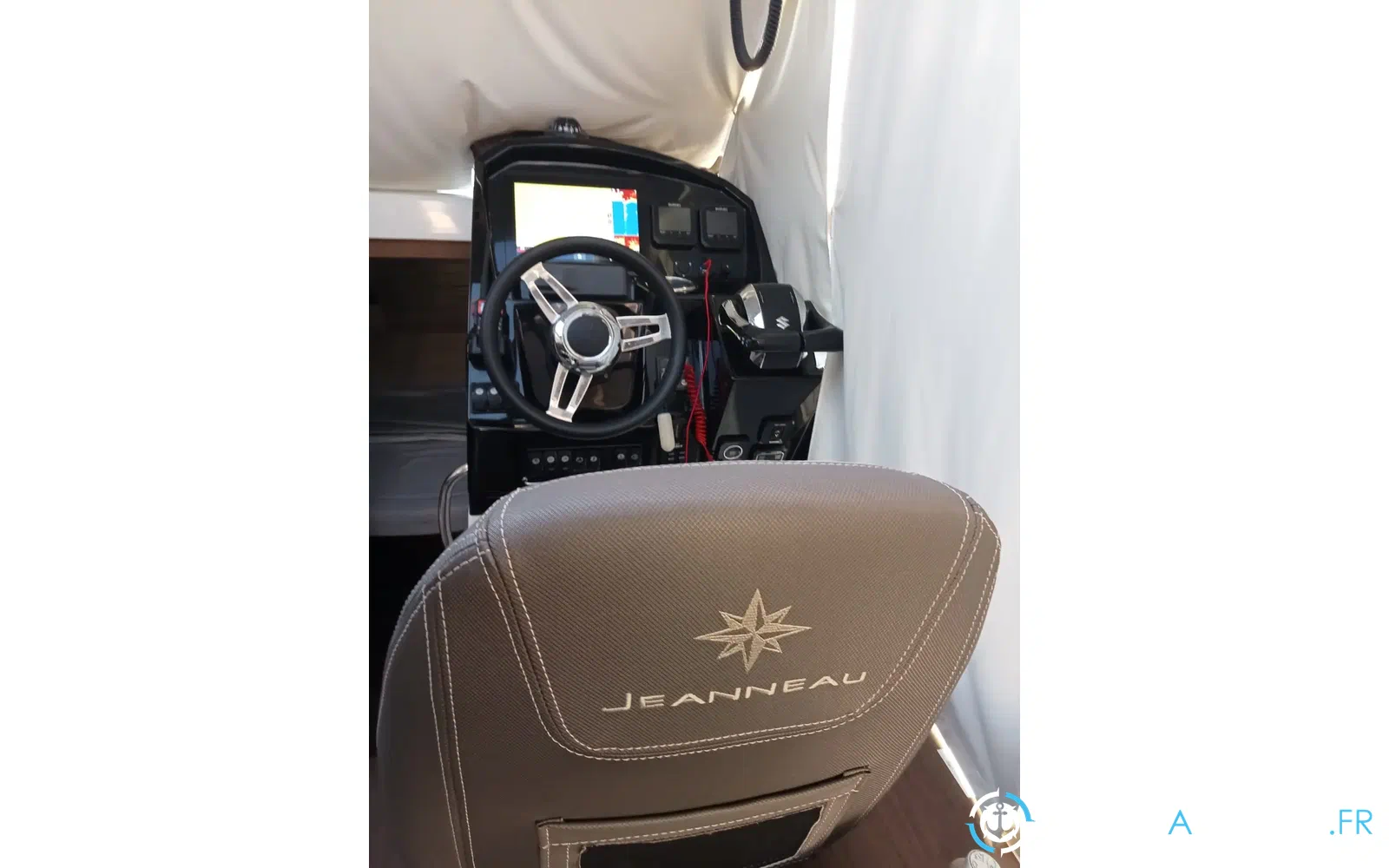 slider 7 Jeanneau Merry Fisher 895