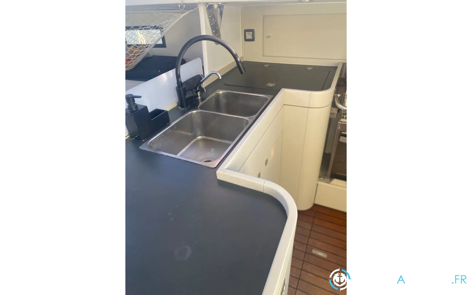 slider 19 RM Yachts RM 1060