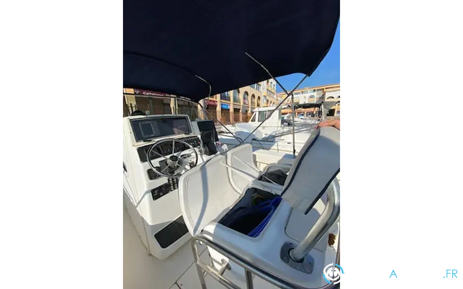 slider 5 Boston Whaler 26 Outrage