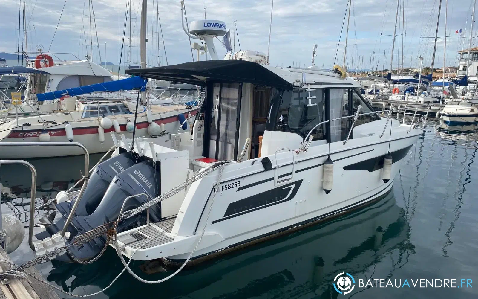 slider 0 Jeanneau Merry Fisher 895 Offshore
