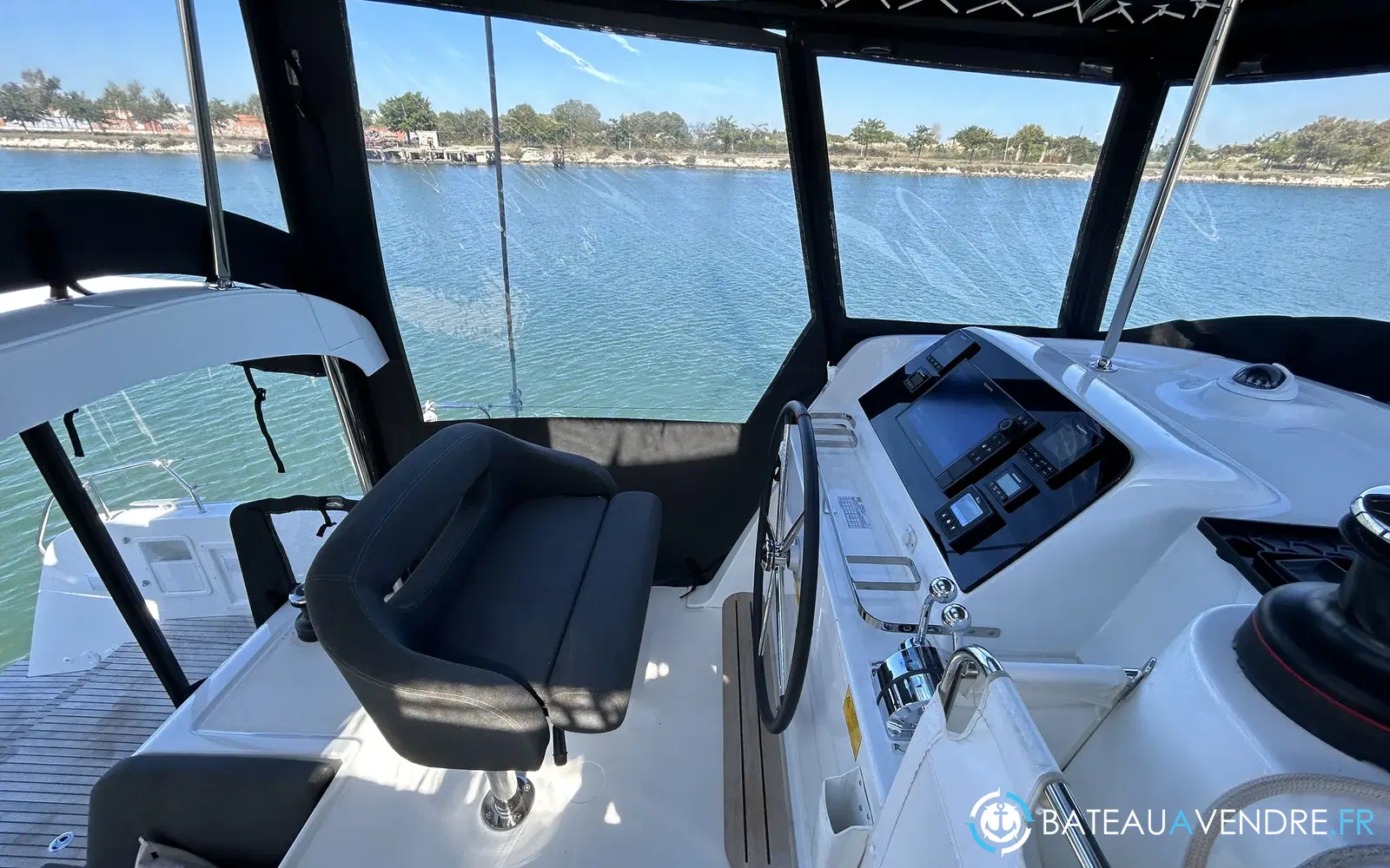 slider 6 Lagoon 42
