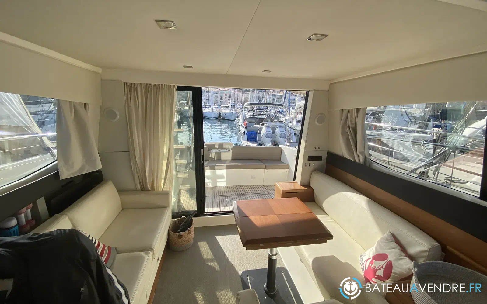 slider 14 Jeanneau Prestige 350 Fly