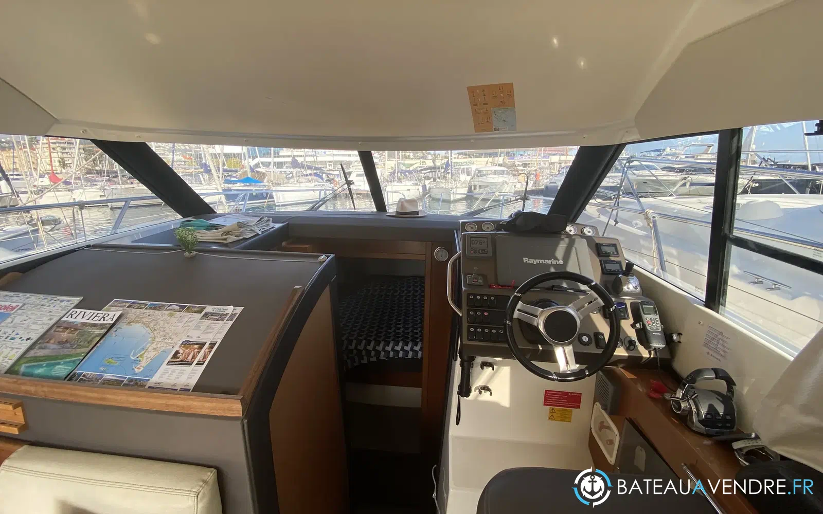 slider 16 Jeanneau Prestige 350 Fly
