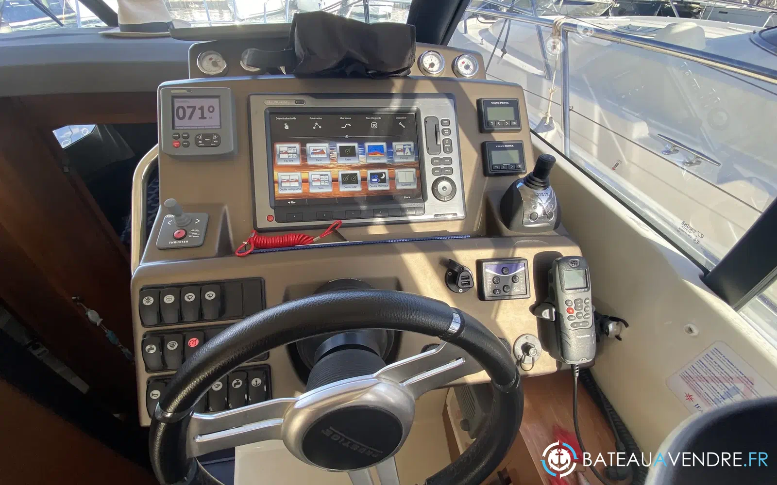 slider 17 Jeanneau Prestige 350 Fly