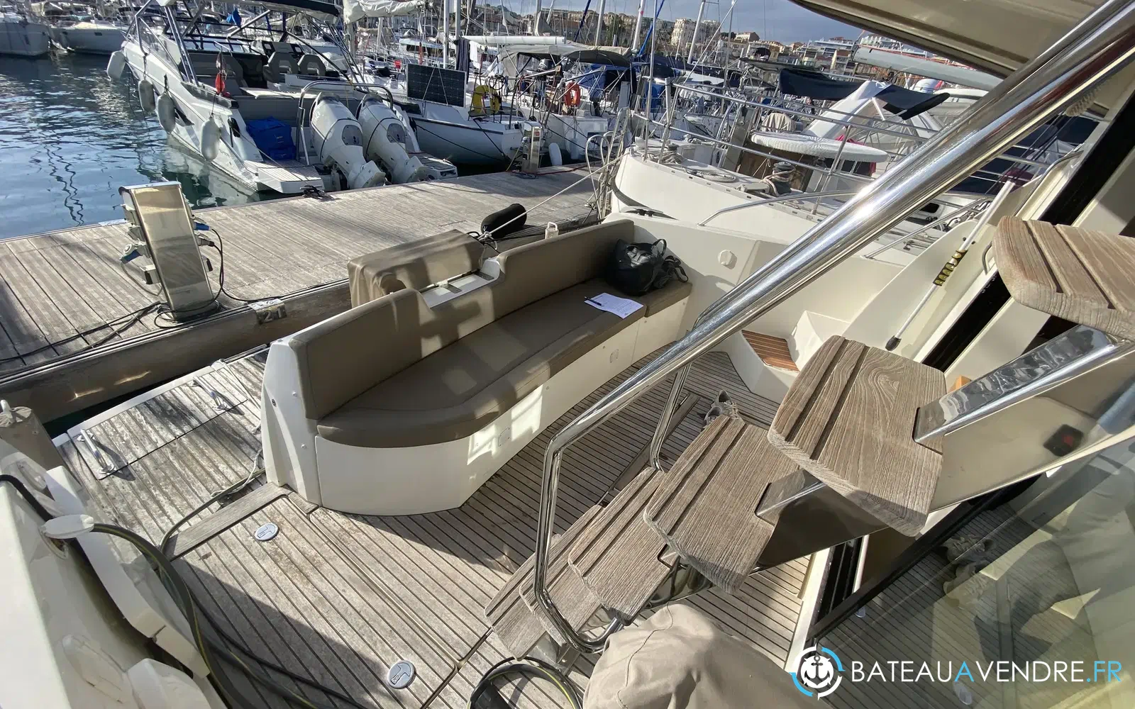 slider 7 Jeanneau Prestige 350 Fly