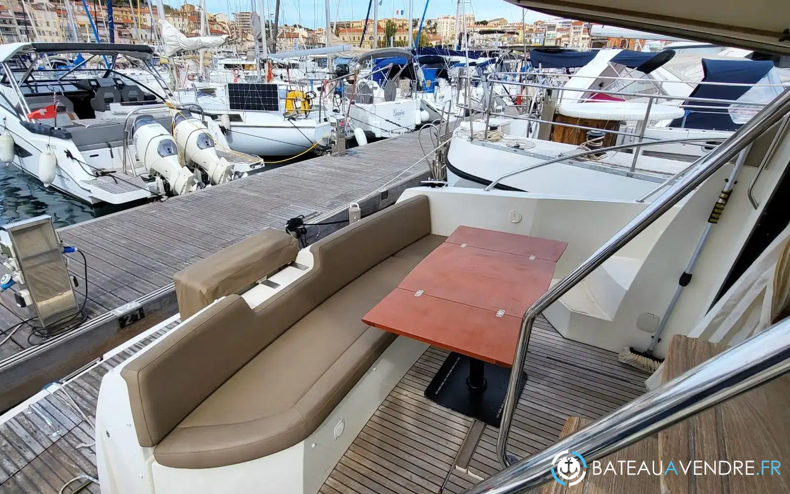 slider 8 Jeanneau Prestige 350 Fly