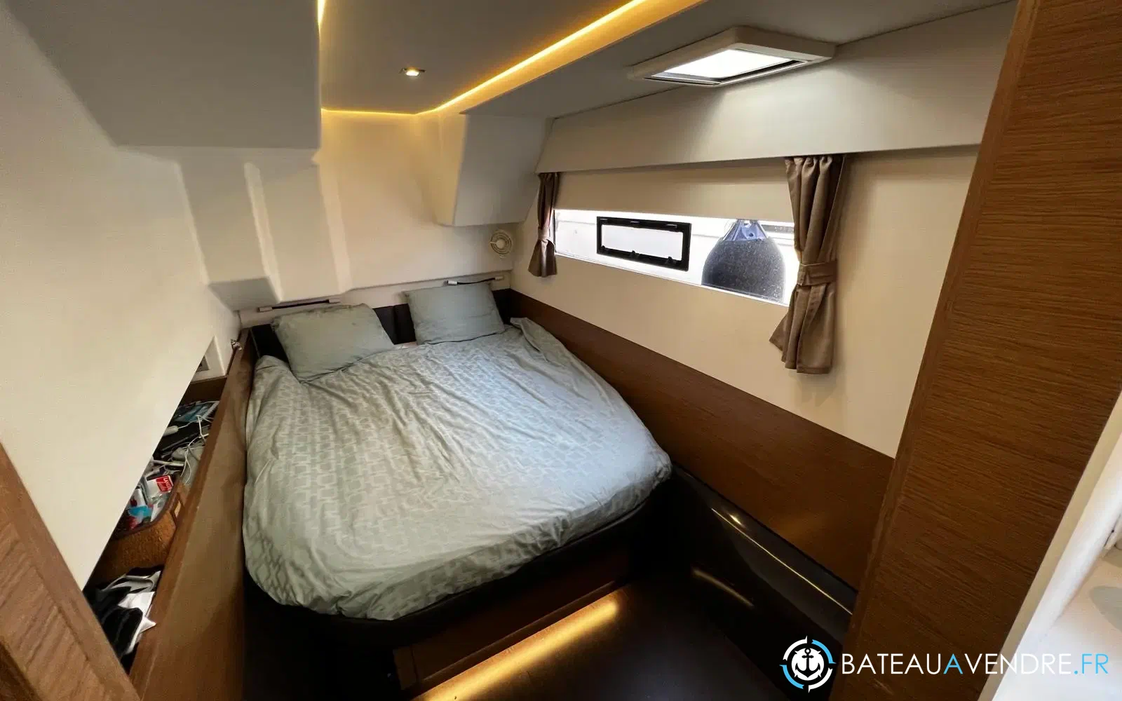 slider 14 Fountaine Pajot My 37