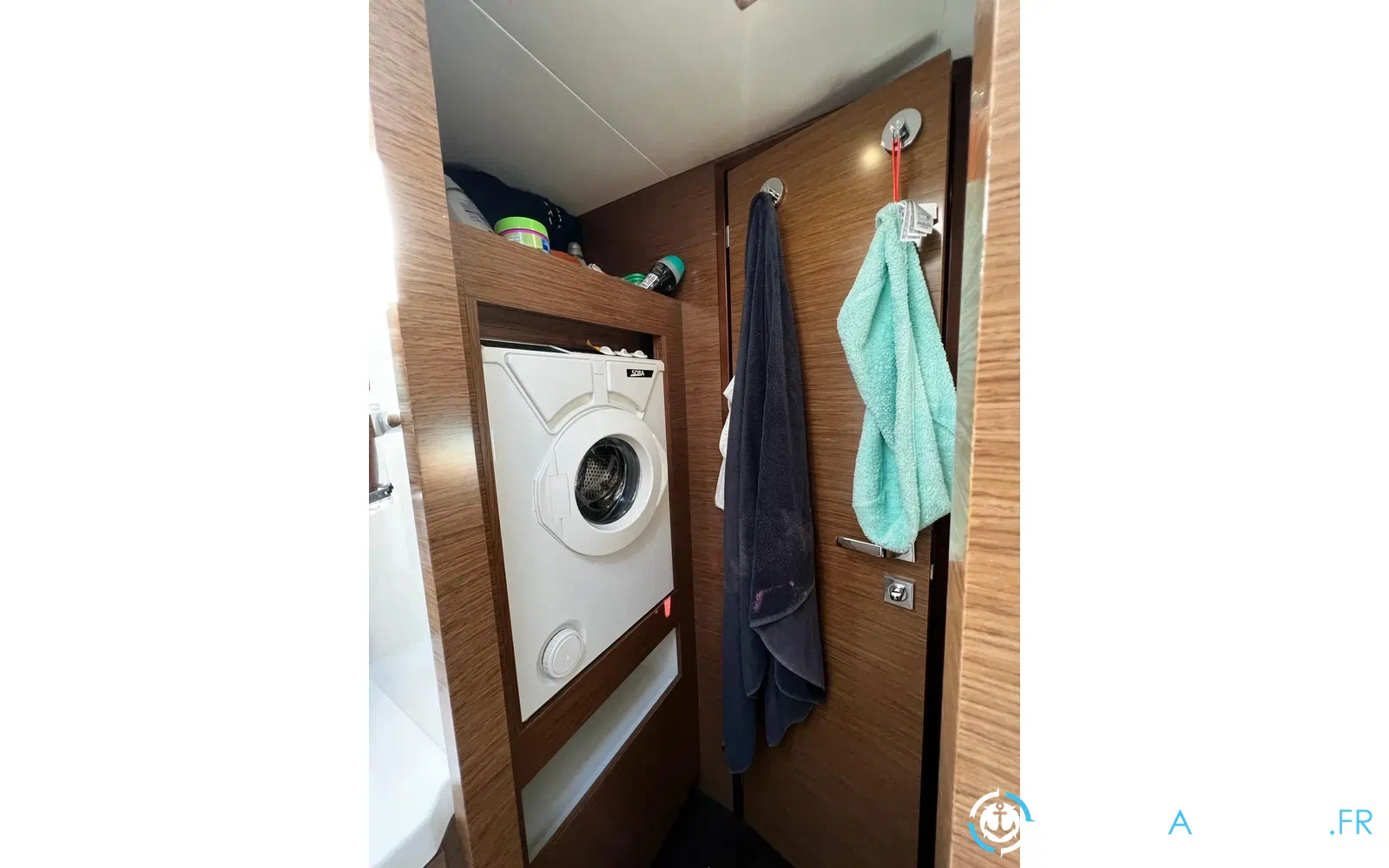 slider 15 Fountaine Pajot My 37