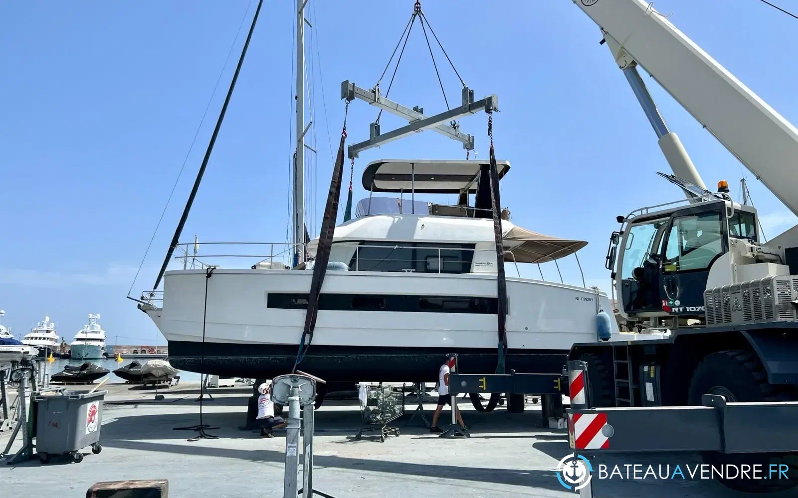 slider 21 Fountaine Pajot My 37