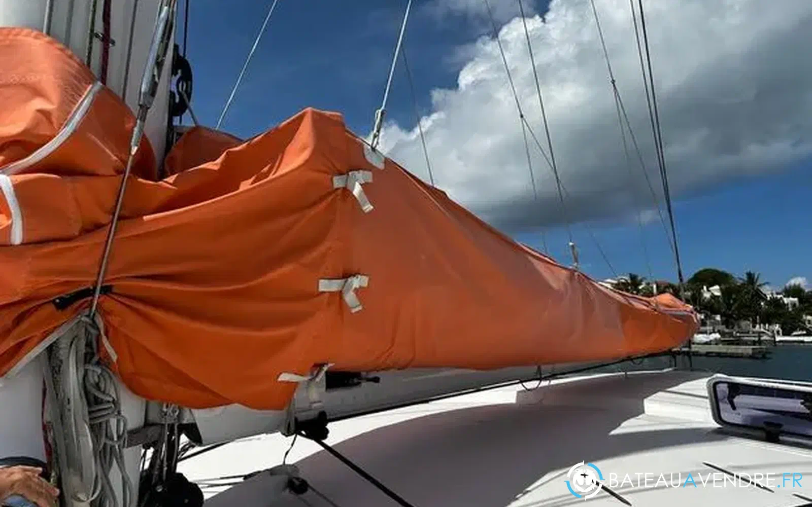 slider 10 Outremer 51