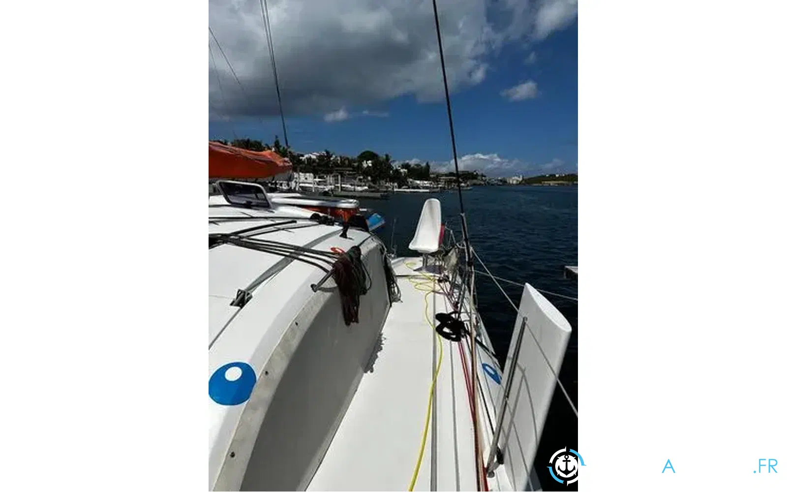 slider 11 Outremer 51