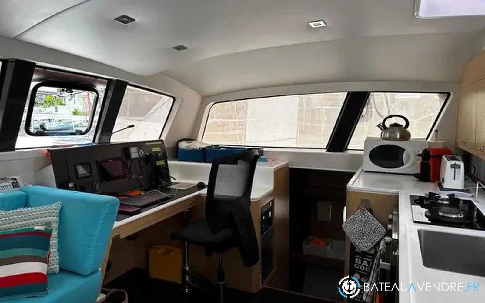 slider 1 Outremer 51