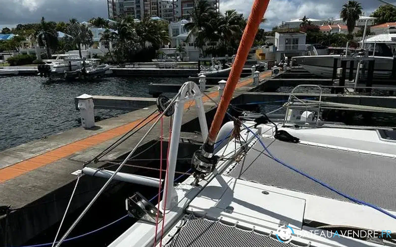 slider 8 Outremer 51