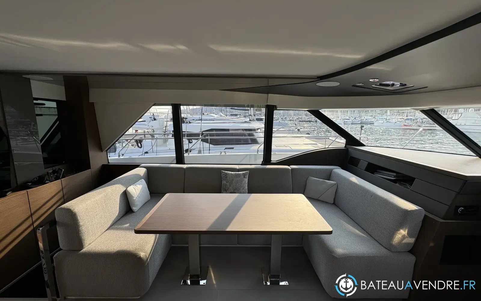 slider 19 Prestige Yachts M48