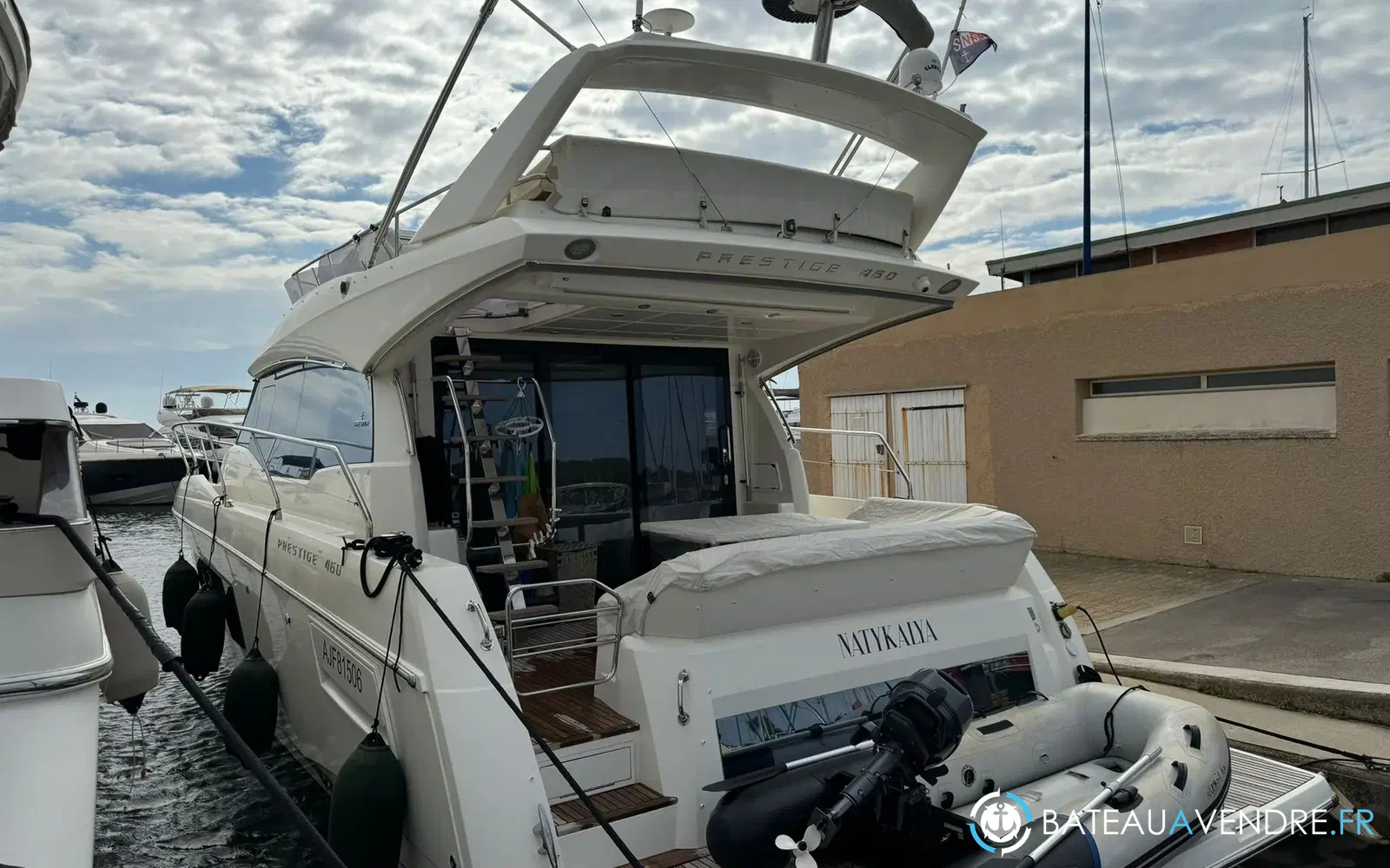 slider 0 Prestige Yachts 460 Fly