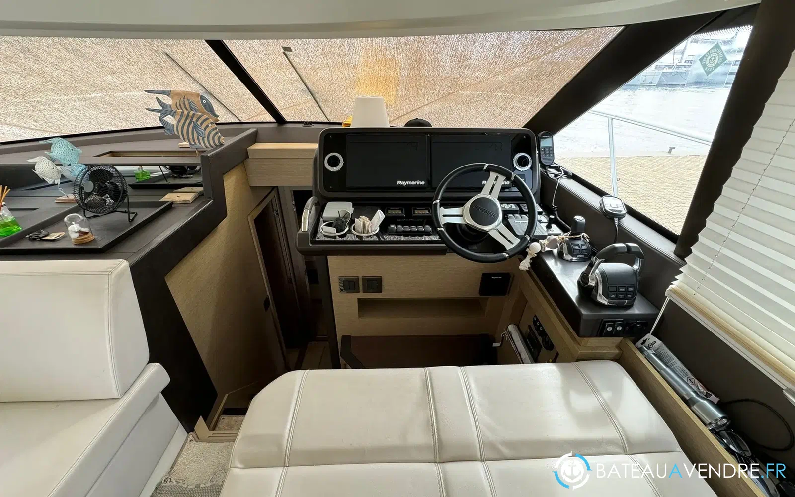 slider 1 Prestige Yachts 460 Fly