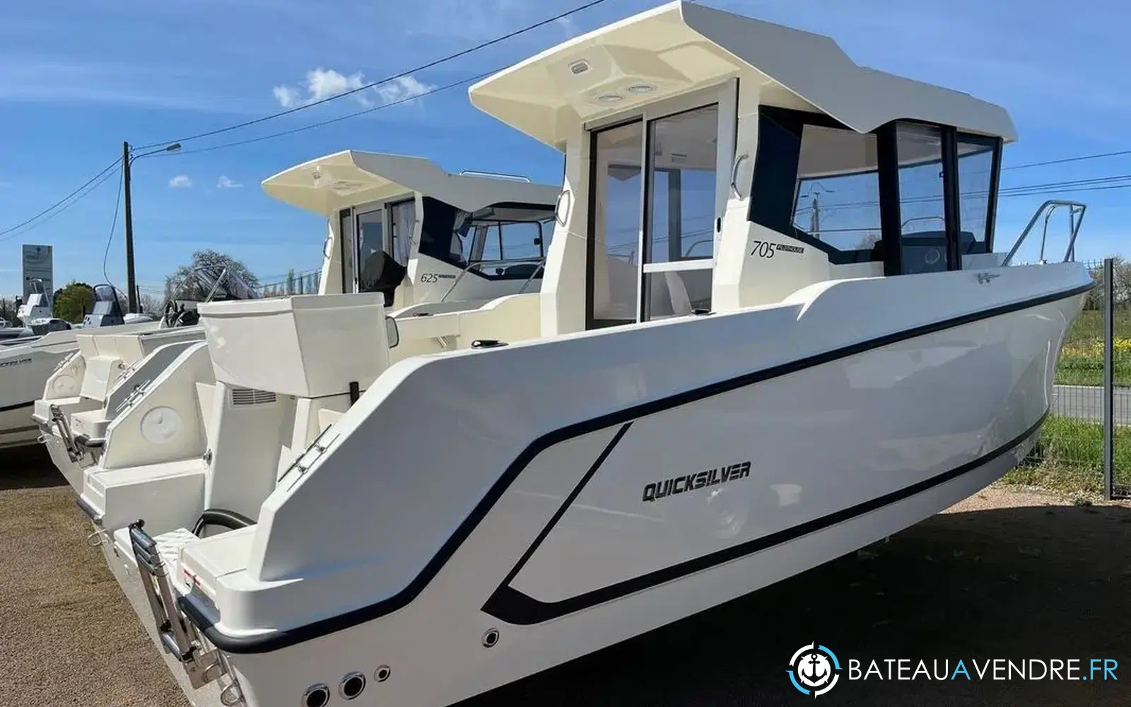slider 1 Quicksilver 705 Pilothouse