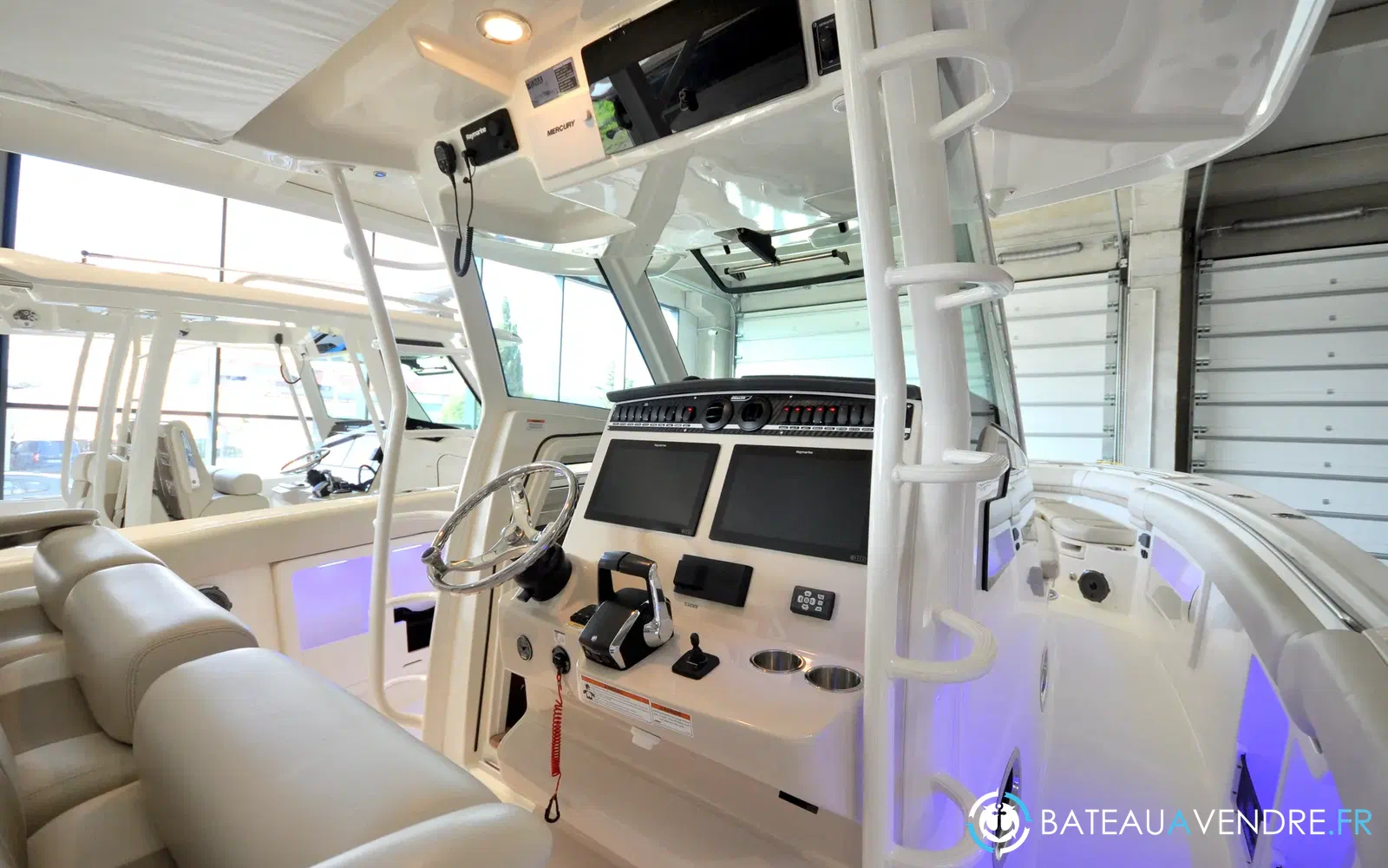 slider 9 Boston Whaler 380 Outrage