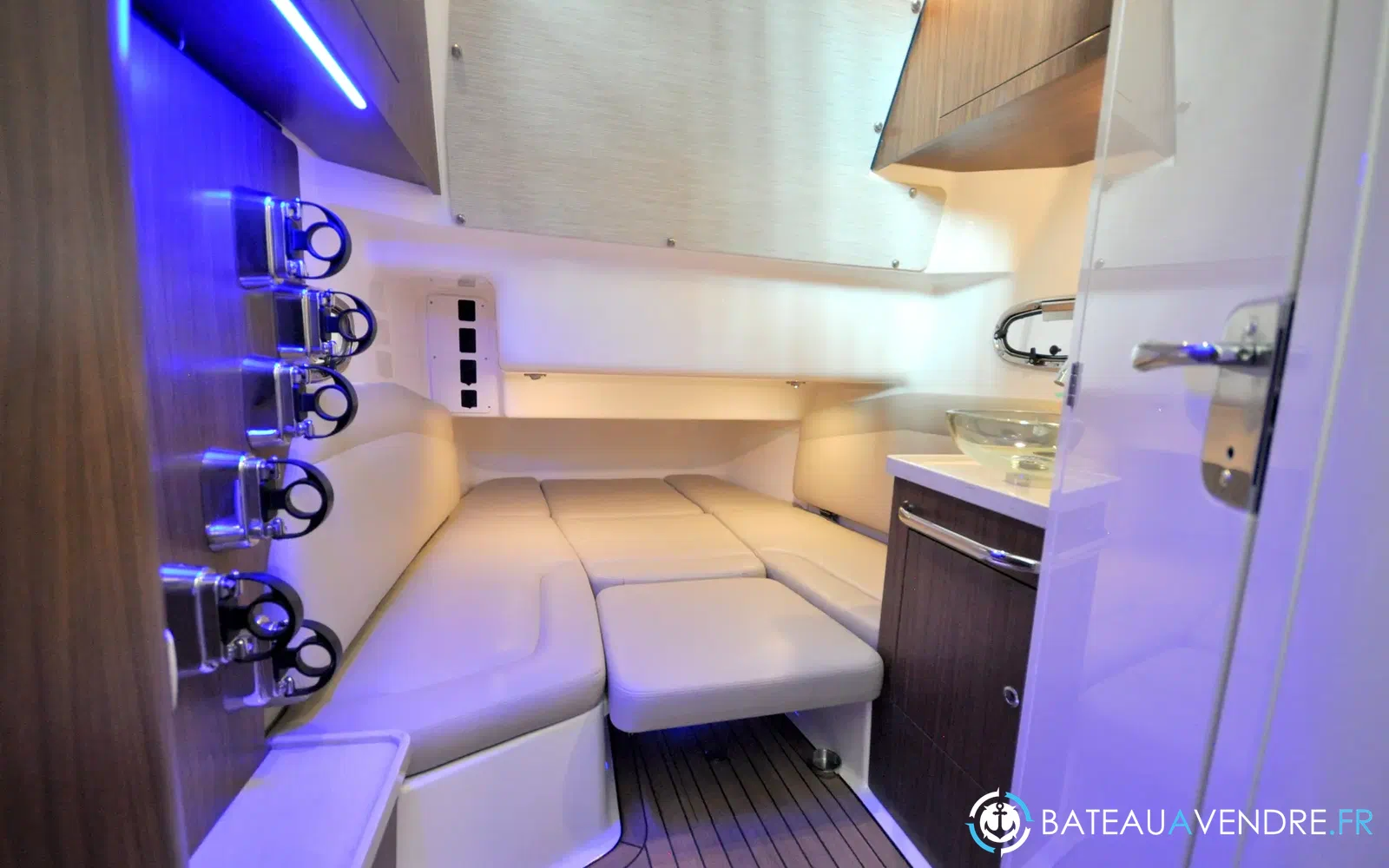 slider 11 Boston Whaler 380 Outrage