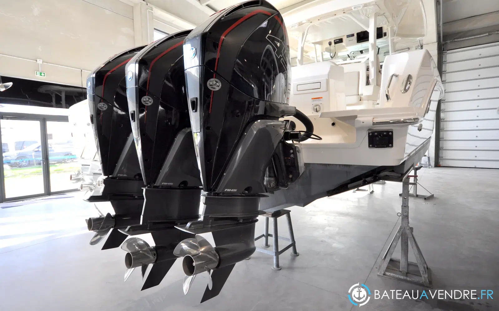 slider 14 Boston Whaler 380 Outrage