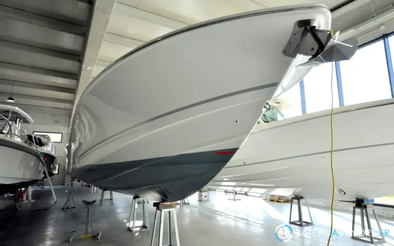slider 15 Boston Whaler 380 Outrage