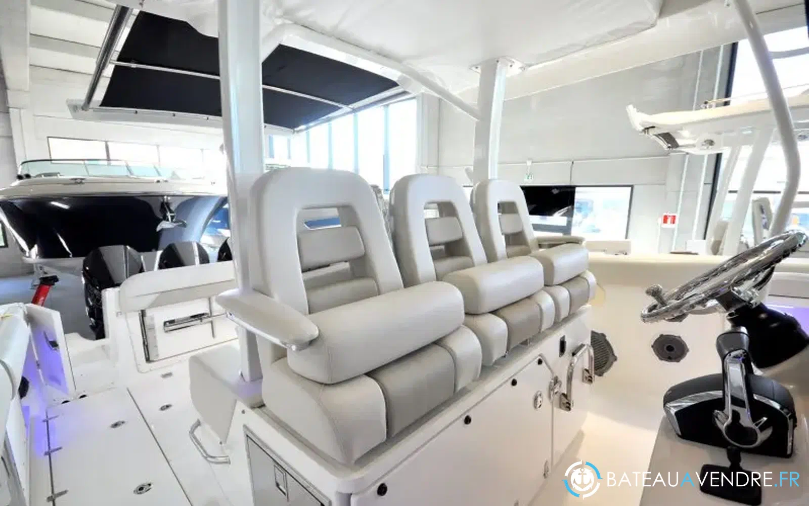 slider 22 Boston Whaler 380 Outrage