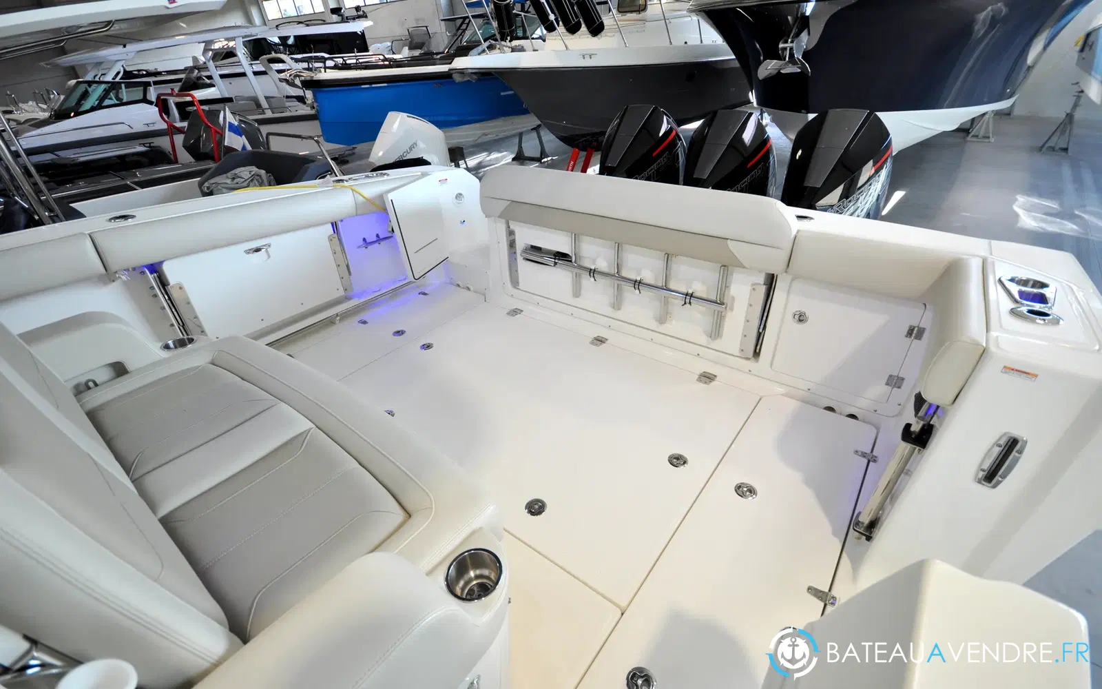 slider 2 Boston Whaler 380 Outrage