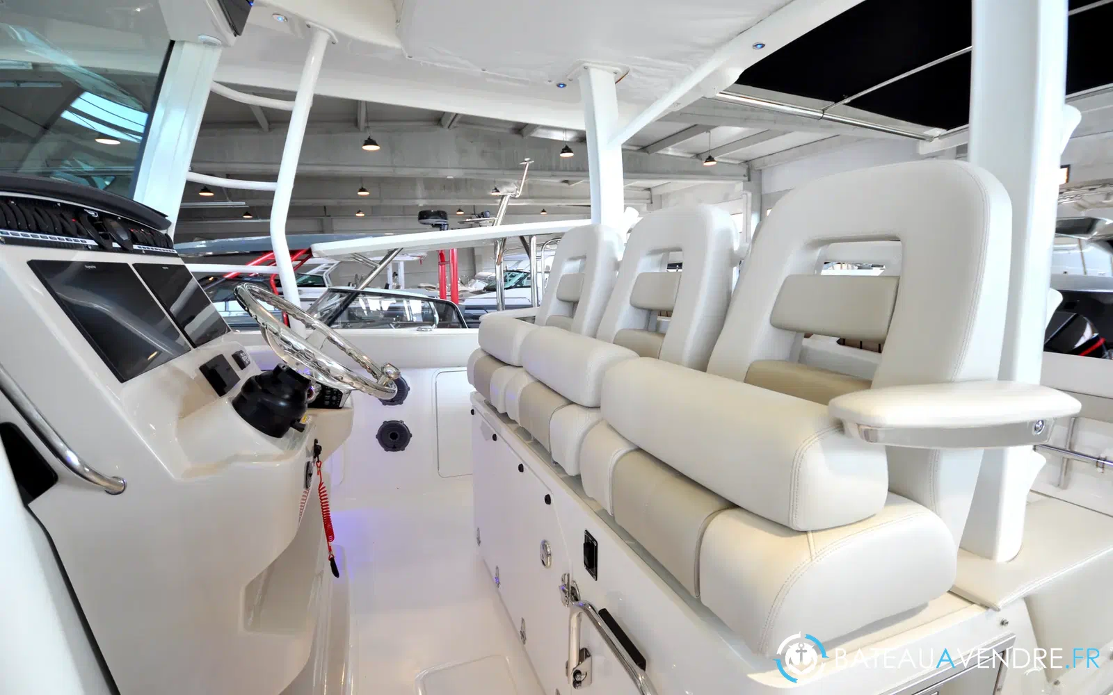 slider 6 Boston Whaler 380 Outrage