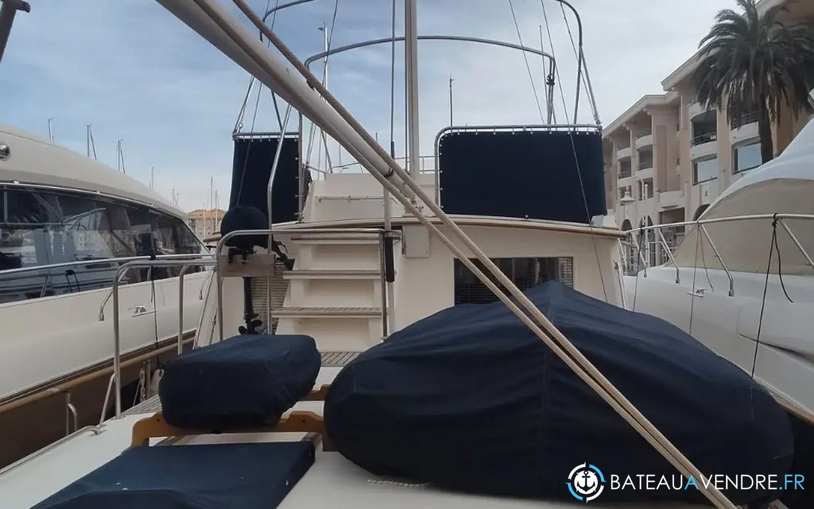 slider 9 Grand Banks 42 Classic