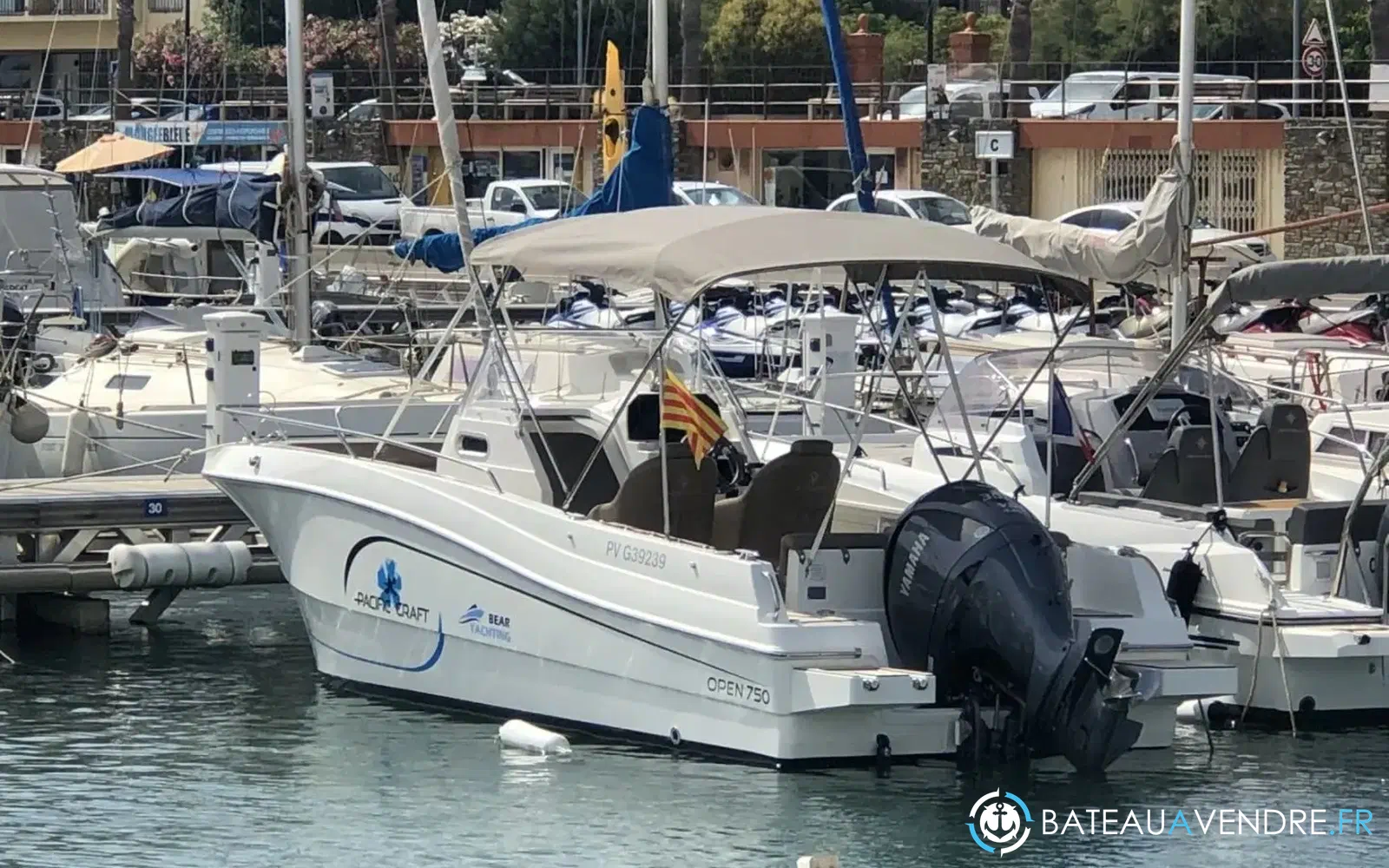 slider 0 Pacific Craft 750 Open