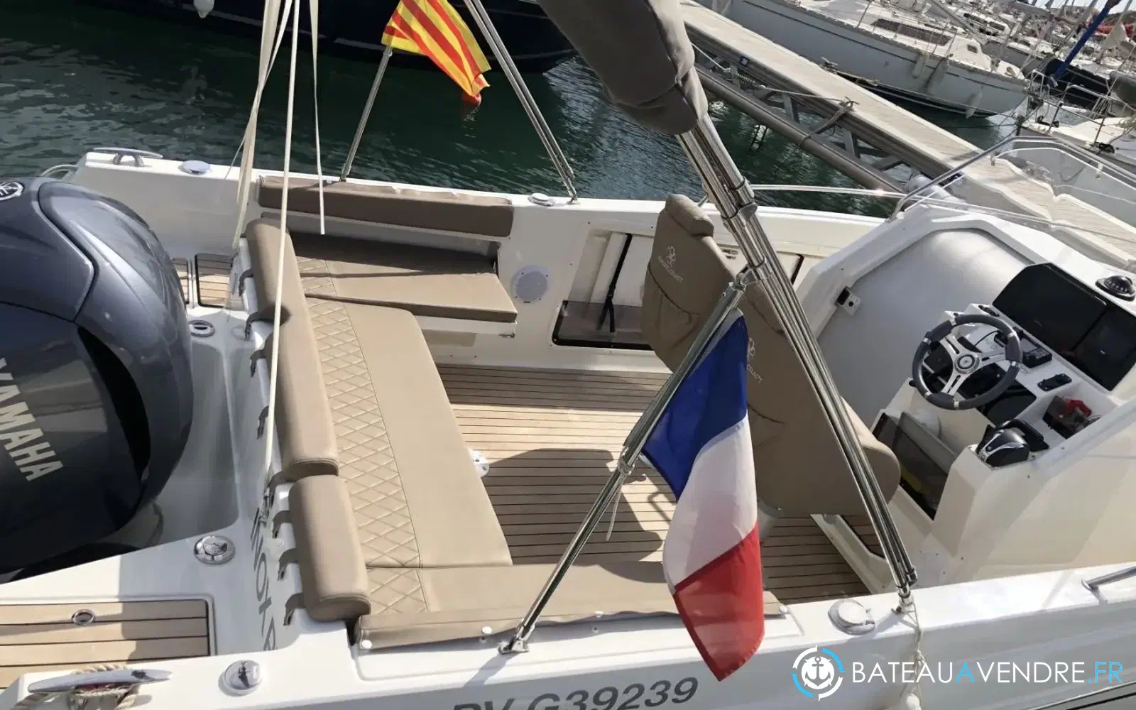 slider 4 Pacific Craft 750 Open