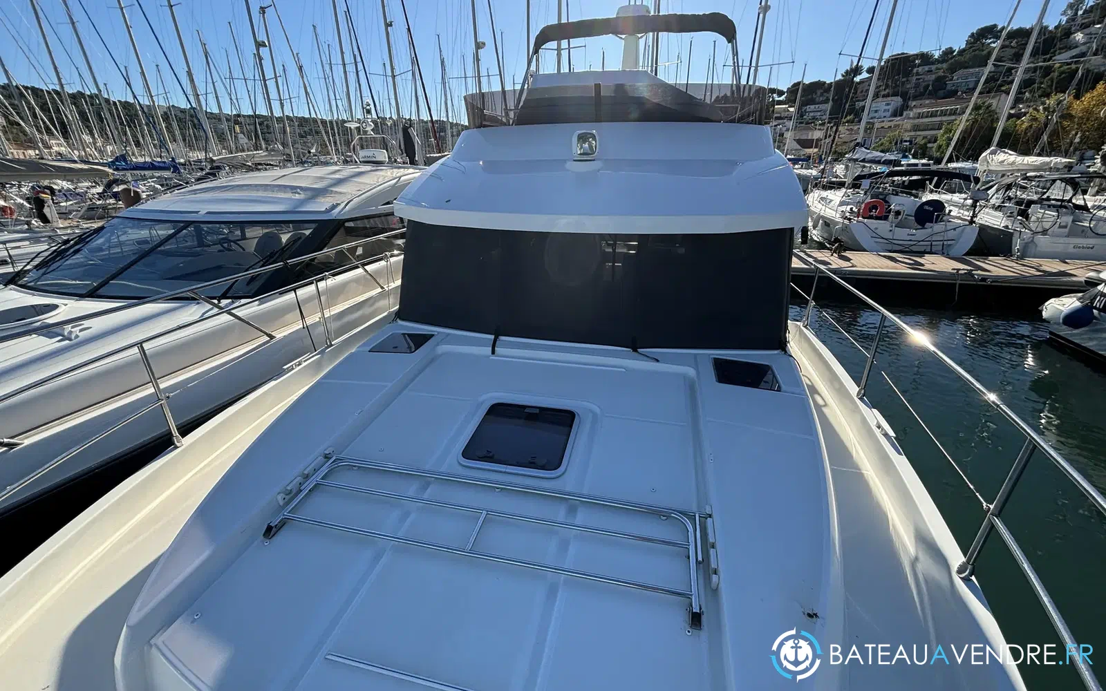 slider 3 Beneteau Swift Trawler 41 Fly
