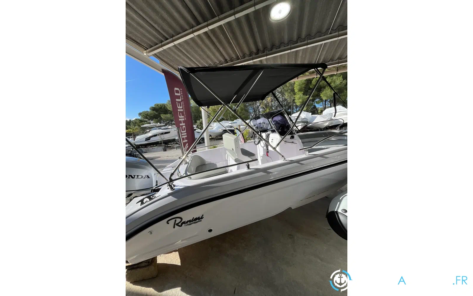 slider 2 Ranieri Voyager 19 S