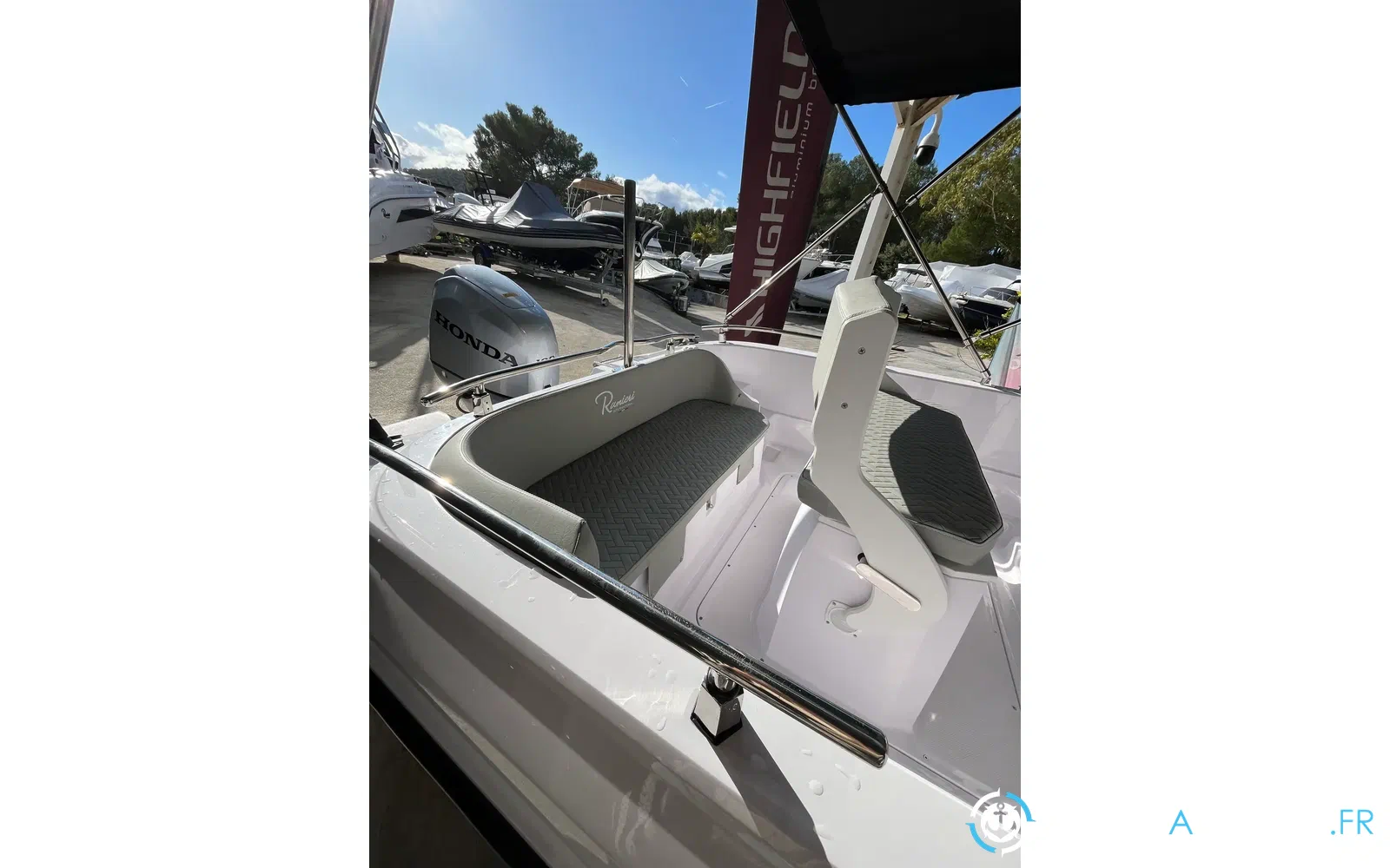 slider 8 Ranieri Voyager 19 S