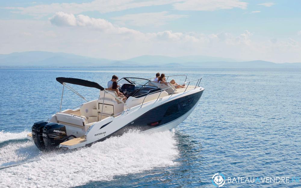 Quicksilver Activ 875 Sundeck photo de présentation